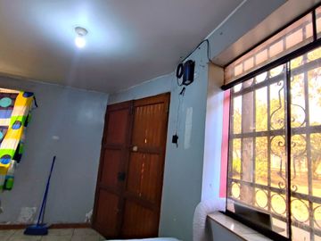 VENTA CASA 3 PISOS ESQUINA (A.T. 70 M2) ALT. PDRO 7 MARISCAL CACERES MOTUPE