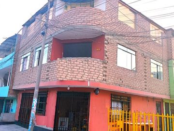 VENTA CASA 3 PISOS ESQUINA (A.T. 70 M2) ALT. PDRO 7 MARISCAL CACERES MOTUPE