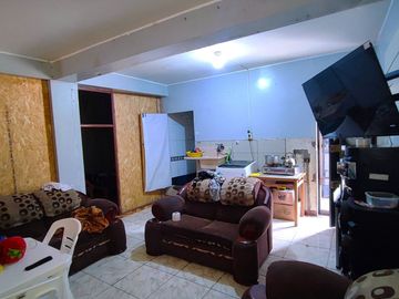 VENTA CASA 3 PISOS ESQUINA (A.T. 70 M2) ALT. PDRO 7 MARISCAL CACERES MOTUPE