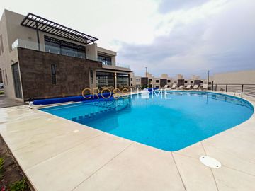 ¡CASA EN VENTA! EN LA MESETA ALTTA HOMES, EN LOS LIMITES GTO./QRO.