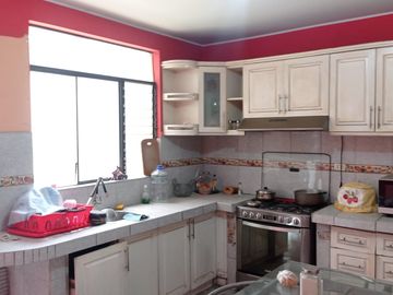 SE REMATA CASA TOTALMENTE EQUIPADA EN SAN ANTONIO DE CARAPONGO, LURIGANCHO
