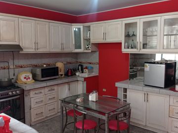 SE REMATA CASA TOTALMENTE EQUIPADA EN SAN ANTONIO DE CARAPONGO, LURIGANCHO