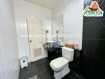 ทาวน์โฮม 3 ชั้น หมู่บ้านกานต์ศิริ นวลจันทร์48