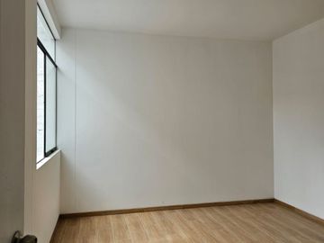 VENTA DE CASA DE TRES PISOS MIRAFLORES COUNTRY CLUB FRENTE A PARQUE