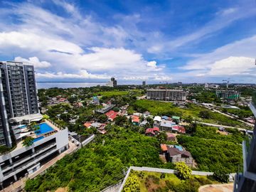 【RUSH SALE! 】1BR Condo for Sale at 8 Newtown Boulevard in Lapu-Lapu City, Cebu