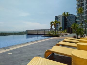 【RUSH SALE! 】1BR Condo for Sale at 8 Newtown Boulevard in Lapu-Lapu City, Cebu