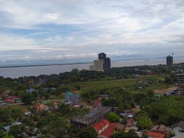【RUSH SALE! 】1BR Condo for Sale at 8 Newtown Boulevard in Lapu-Lapu City, Cebu