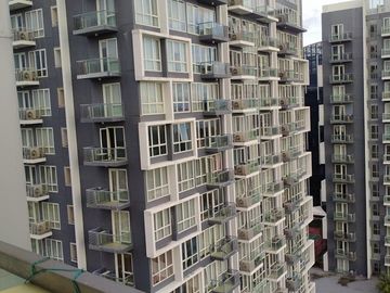 【RUSH SALE! 】1BR Condo for Sale at 8 Newtown Boulevard in Lapu-Lapu City, Cebu