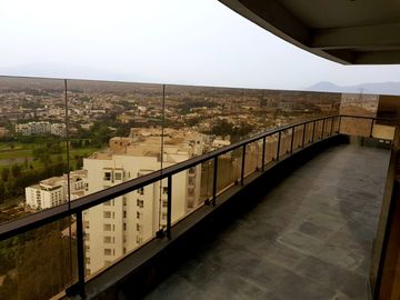 Venta Dpto espectacular vista en Cerros de Camacho con Terraza
