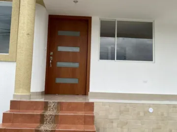 Casa en Construción - Urbanización Privada