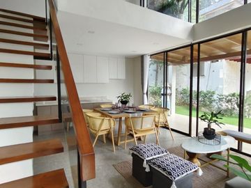 2 Bedroom Villa Along the Beach