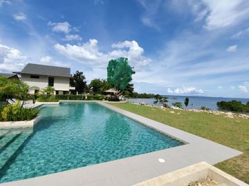 2 Bedroom Villa Along the Beach
