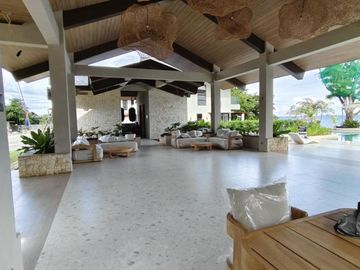 2 Bedroom Villa Along the Beach