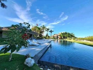 2 Bedroom Villa Along the Beach