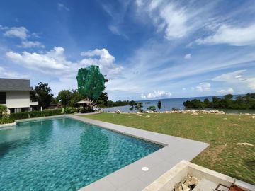 2 Bedroom Villa Along the Beach