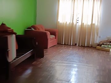 Venta casa y departamento en La Perla, cerca de la Avenida La Marina.