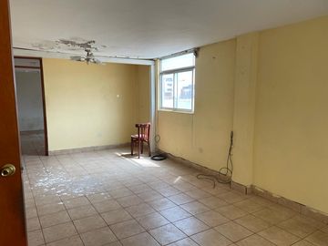 Venta casa y departamento en La Perla, cerca de la Avenida La Marina.