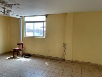Venta casa y departamento en La Perla, cerca de la Avenida La Marina.