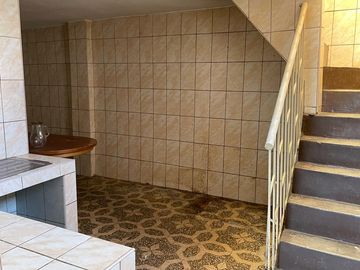 Venta casa y departamento en La Perla, cerca de la Avenida La Marina.