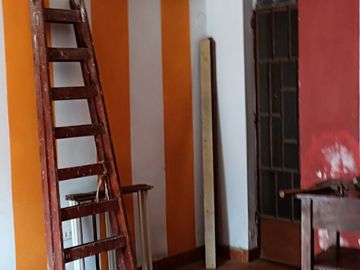 Venta casa y departamento en La Perla, cerca de la Avenida La Marina.