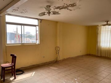 Venta casa y departamento en La Perla, cerca de la Avenida La Marina.