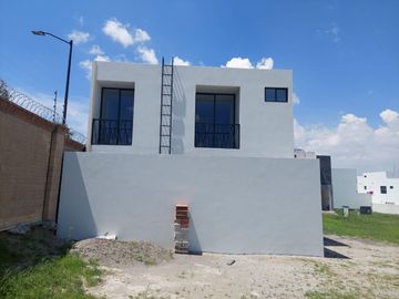 CASA NUEVA EN CLUSTER QUINTANA ROO