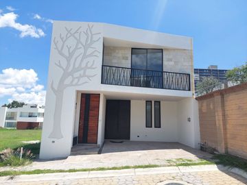 CASA NUEVA EN CLUSTER QUINTANA ROO