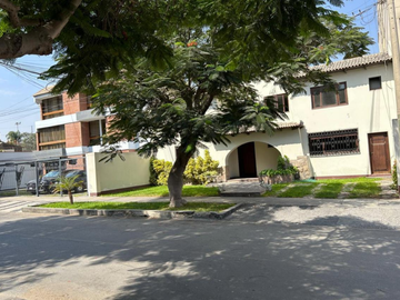 Venta de Casa en Monterrico, Zona Exclusiva de Surco.