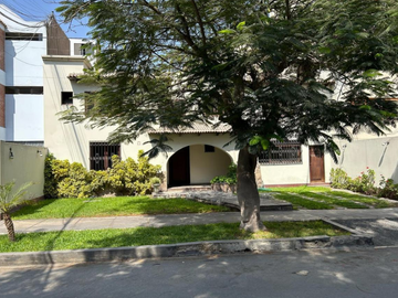 Venta de Casa en Monterrico, Zona Exclusiva de Surco.