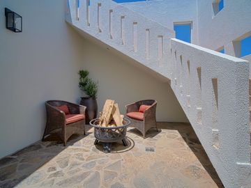 Villa con vista al oceano y a unos pasos de una extensa playa arenosa
