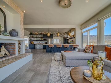 Villa con vista al oceano y a unos pasos de una extensa playa arenosa