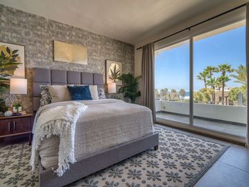 Villa con vista al oceano y a unos pasos de una extensa playa arenosa