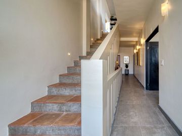 Villa con vista al oceano y a unos pasos de una extensa playa arenosa