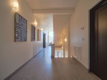 Villa con vista al oceano y a unos pasos de una extensa playa arenosa