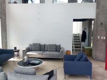 MODERNA CASA EN TUMBACO SECTOR CERAMICA CON MASTER PB