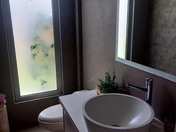 MODERNA CASA EN TUMBACO SECTOR CERAMICA CON MASTER PB