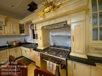 FOR SALE CLASSIC FURNISHED CORNER HOUSE WITH SWIMMING POOL IN ANGELES CITY PAMPANGA