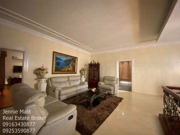 FOR SALE CLASSIC FURNISHED CORNER HOUSE WITH SWIMMING POOL IN ANGELES CITY PAMPANGA
