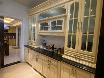 FOR SALE CLASSIC FURNISHED CORNER HOUSE WITH SWIMMING POOL IN ANGELES CITY PAMPANGA