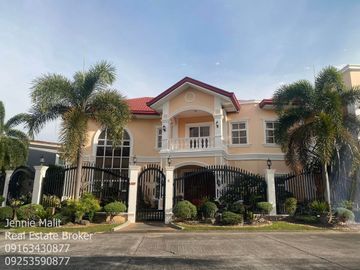 FOR SALE CLASSIC FURNISHED CORNER HOUSE WITH SWIMMING POOL IN ANGELES CITY PAMPANGA