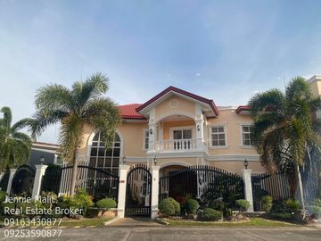 FOR SALE CLASSIC FURNISHED CORNER HOUSE WITH SWIMMING POOL IN ANGELES CITY PAMPANGA