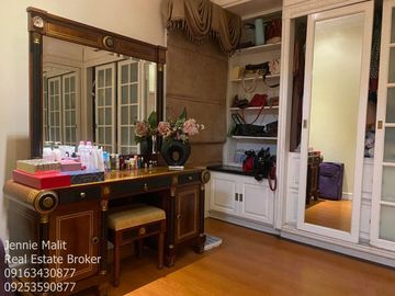 FOR SALE CLASSIC FURNISHED CORNER HOUSE WITH SWIMMING POOL IN ANGELES CITY PAMPANGA