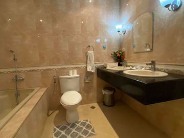 FOR SALE CLASSIC FURNISHED CORNER HOUSE WITH SWIMMING POOL IN ANGELES CITY PAMPANGA