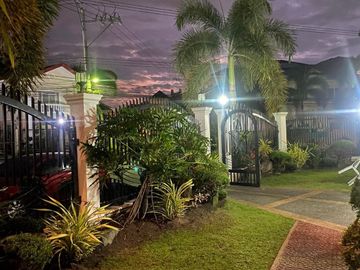 FOR SALE CLASSIC FURNISHED CORNER HOUSE WITH SWIMMING POOL IN ANGELES CITY PAMPANGA