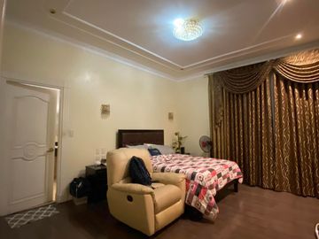 FOR SALE CLASSIC FURNISHED CORNER HOUSE WITH SWIMMING POOL IN ANGELES CITY PAMPANGA