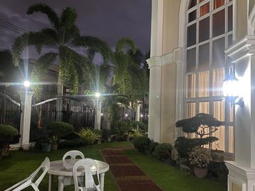 FOR SALE CLASSIC FURNISHED CORNER HOUSE WITH SWIMMING POOL IN ANGELES CITY PAMPANGA