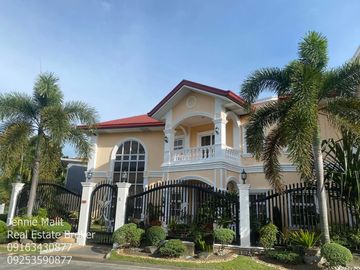 FOR SALE CLASSIC FURNISHED CORNER HOUSE WITH SWIMMING POOL IN ANGELES CITY PAMPANGA