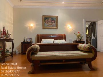 FOR SALE CLASSIC FURNISHED CORNER HOUSE WITH SWIMMING POOL IN ANGELES CITY PAMPANGA