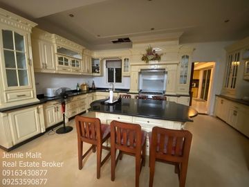 FOR SALE CLASSIC FURNISHED CORNER HOUSE WITH SWIMMING POOL IN ANGELES CITY PAMPANGA