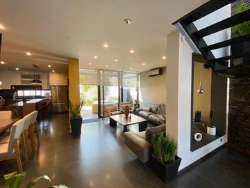 HERMOSA CASA EN VENTA EN LA CALMA ZAPOPAN